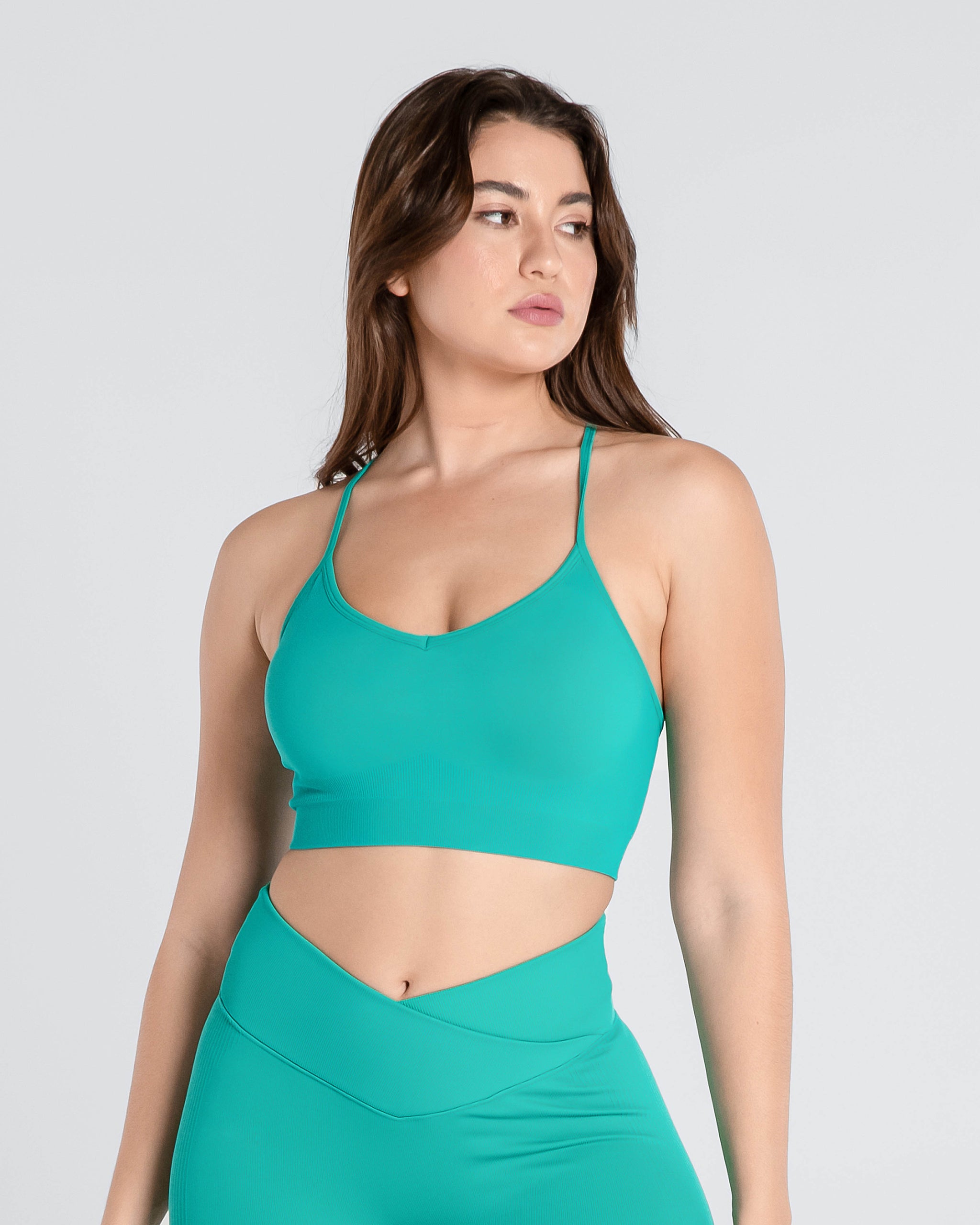 https://www.cosmolle.com/cdn/shop/files/PremiumSeamlessSportsBra_2_0474296f-fdf1-4cc2-964a-dfda455ed8b1_2048x.jpg?v=1696922009