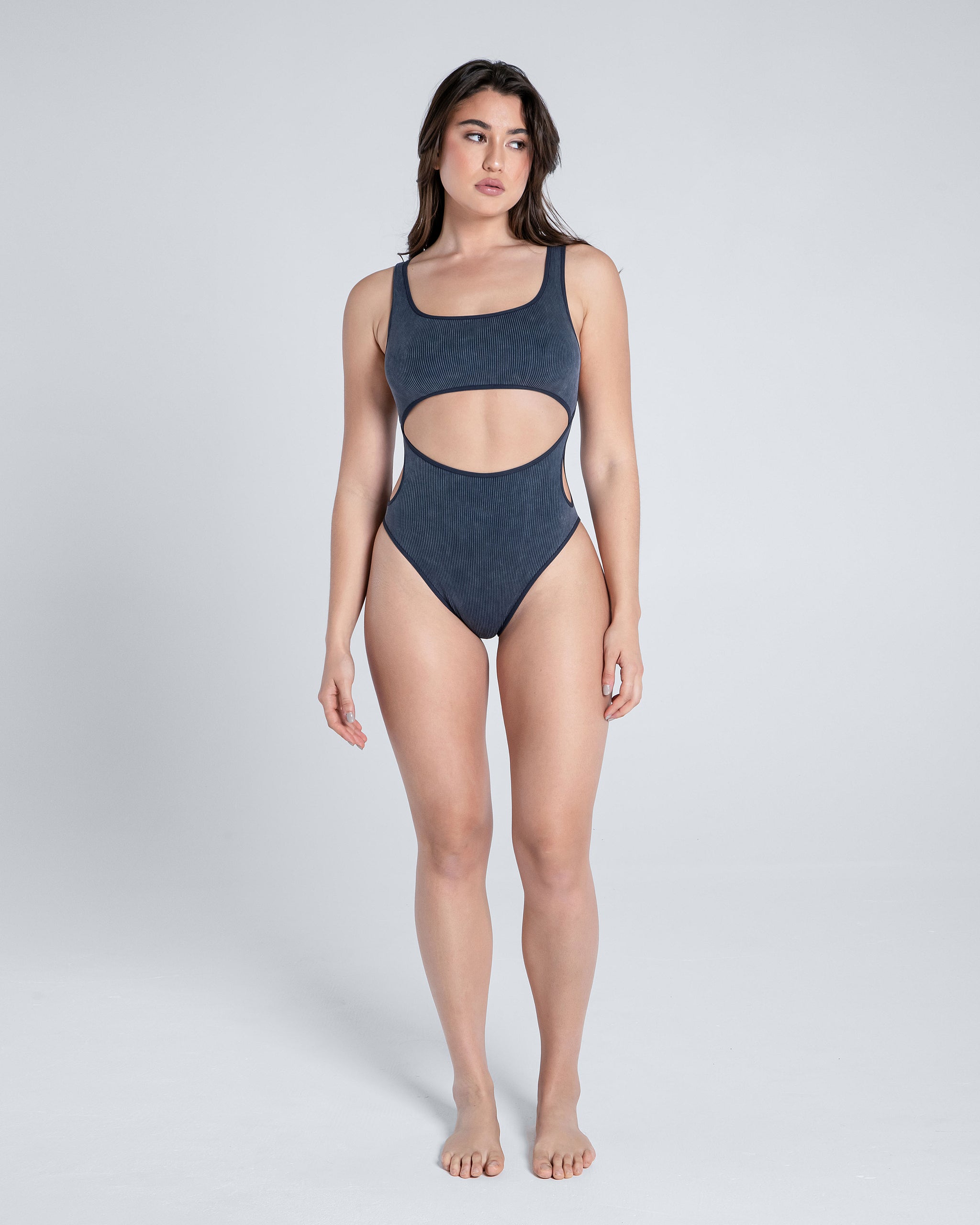 https://www.cosmolle.com/cdn/shop/files/SeamlessCutoutBodysuit_9_2048x.jpg?v=1687167496