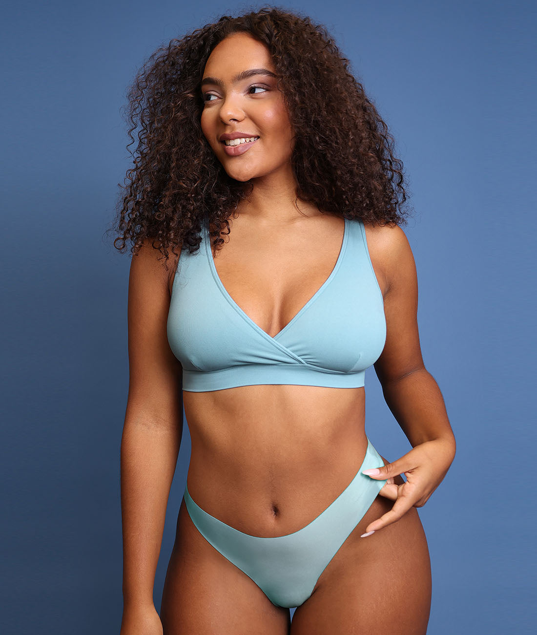 Low Back Seamless Deep V Neckline Bra